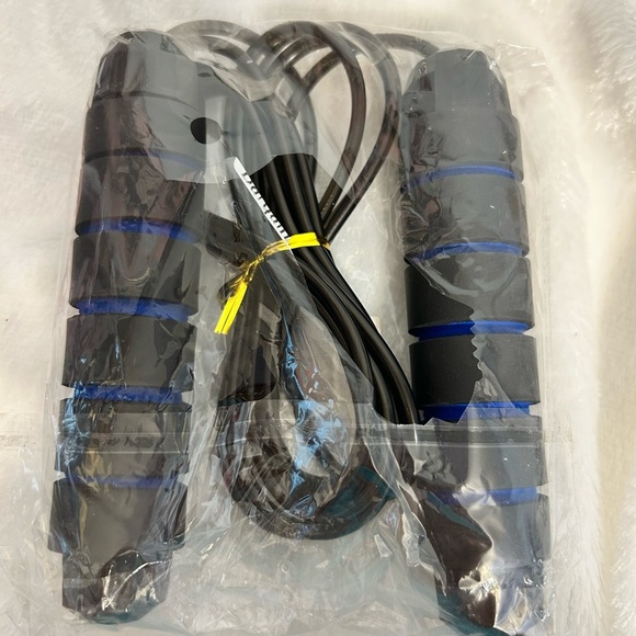 Black and Blue Jump Rope - Picture 5 of 6